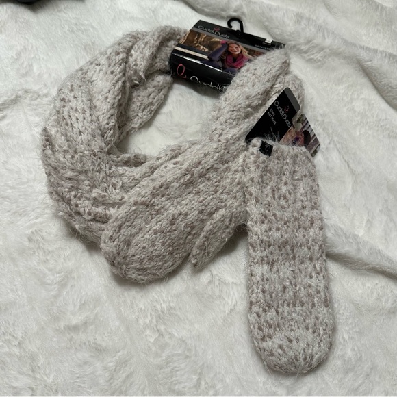 Woman’s Cuddl Dud Knit Infinity Scarf and Mittens Set NWT - Picture 2 of 5